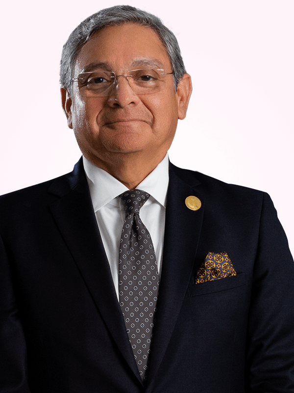 Dr. Julio León, vocal en la sociedad ecuatoriana de patologia del tracto inferior y colposcopía